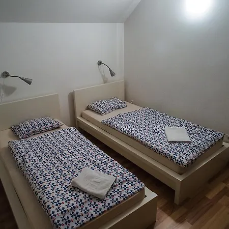 Lavric * Nova Vas (Bloke)